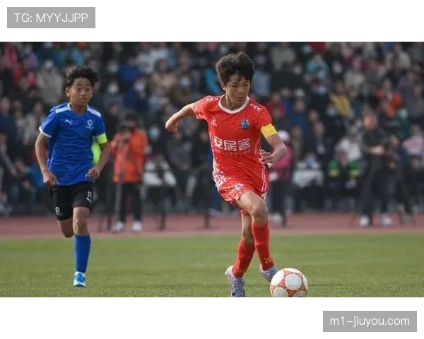 青岛海牛16岁邝兆镭登场 触球7次送出精准直塞球