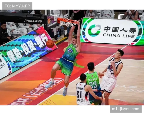 天津先行者不敌上海 詹姆斯26分18篮板篮板率分析